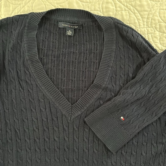 Tommy Hilfiger Cotton Cable Knit V-Neck Sweater - Picture 4 of 5